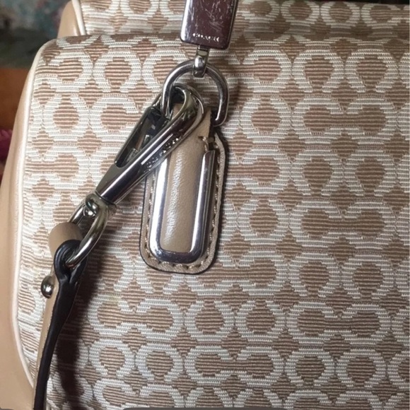 Coach - Picture 7 of 9